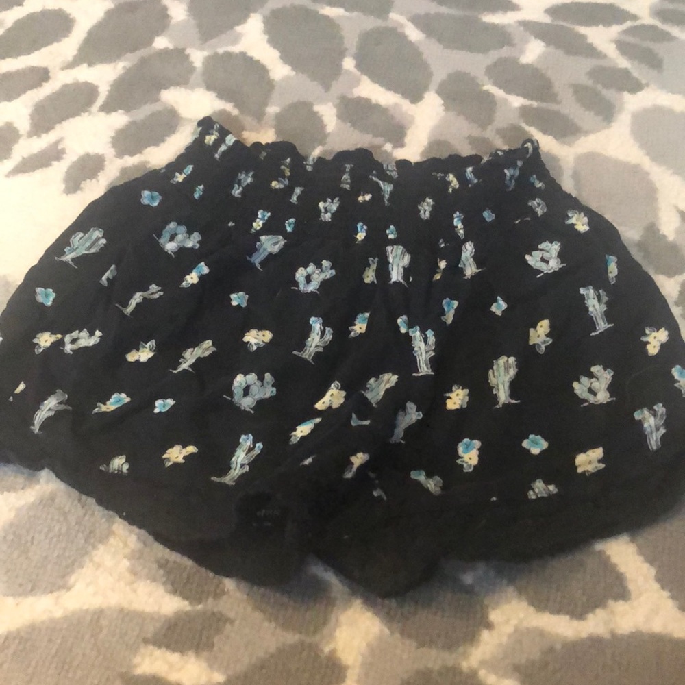 Cute black flower print Justice short Super comfy